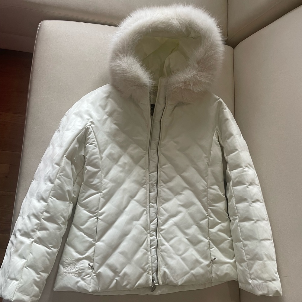 1 Madison Women’s coat w/ Fox Fur Trim Size Medium